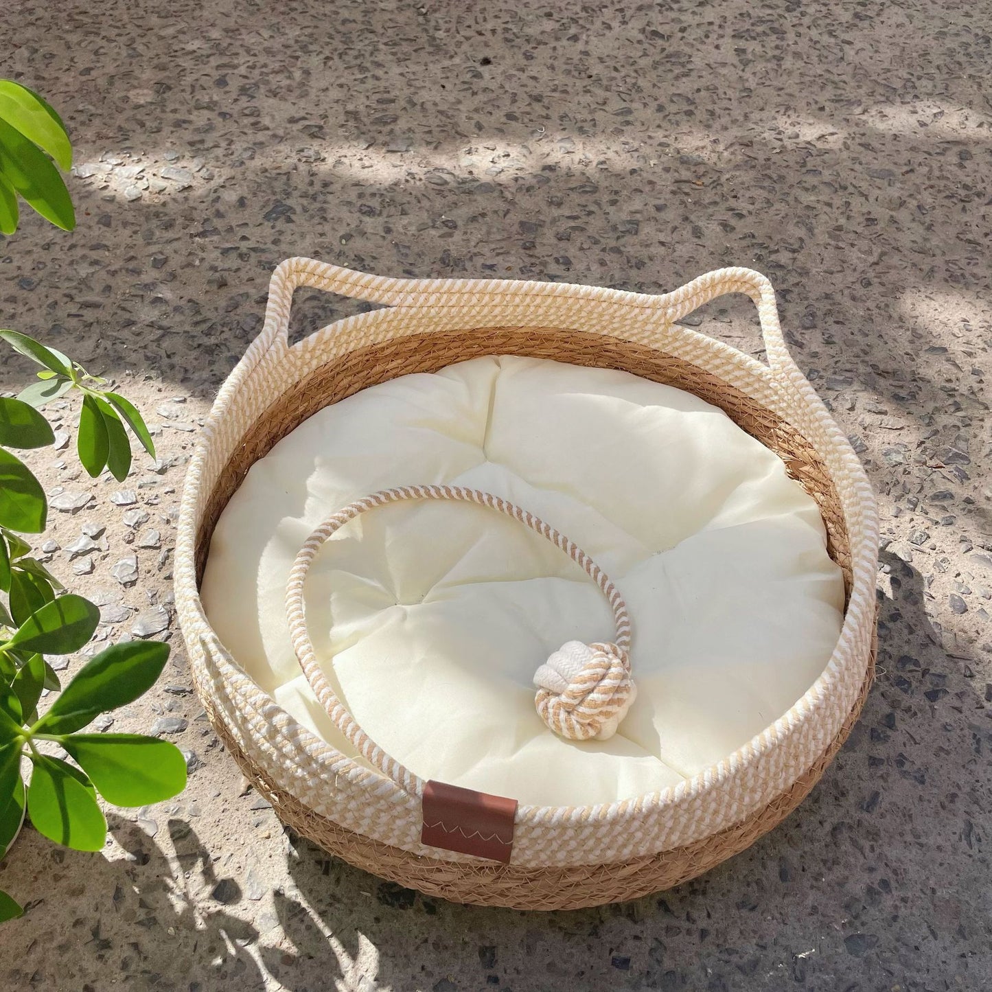Four Seasons Woven Cat Kennel