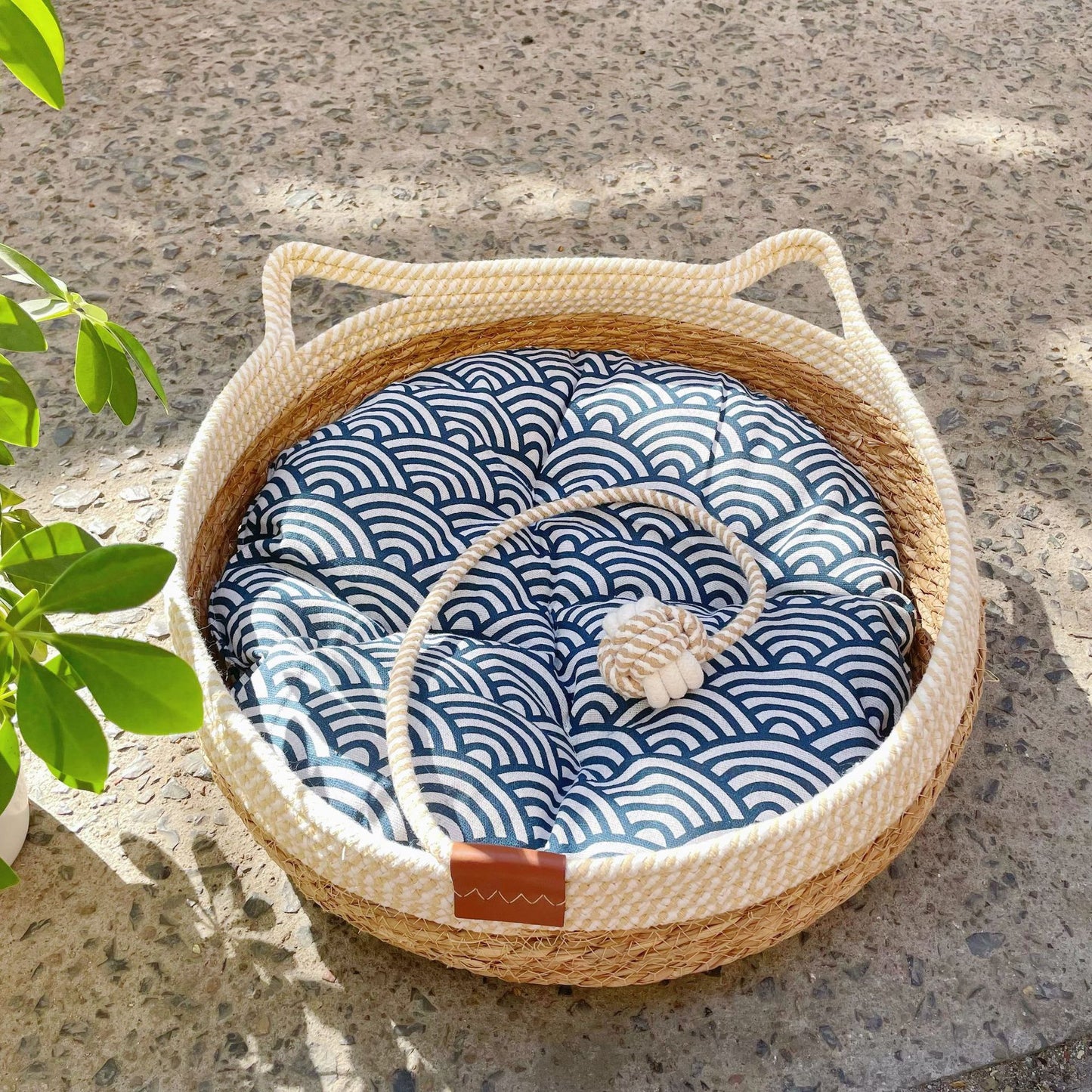 Four Seasons Woven Cat Kennel